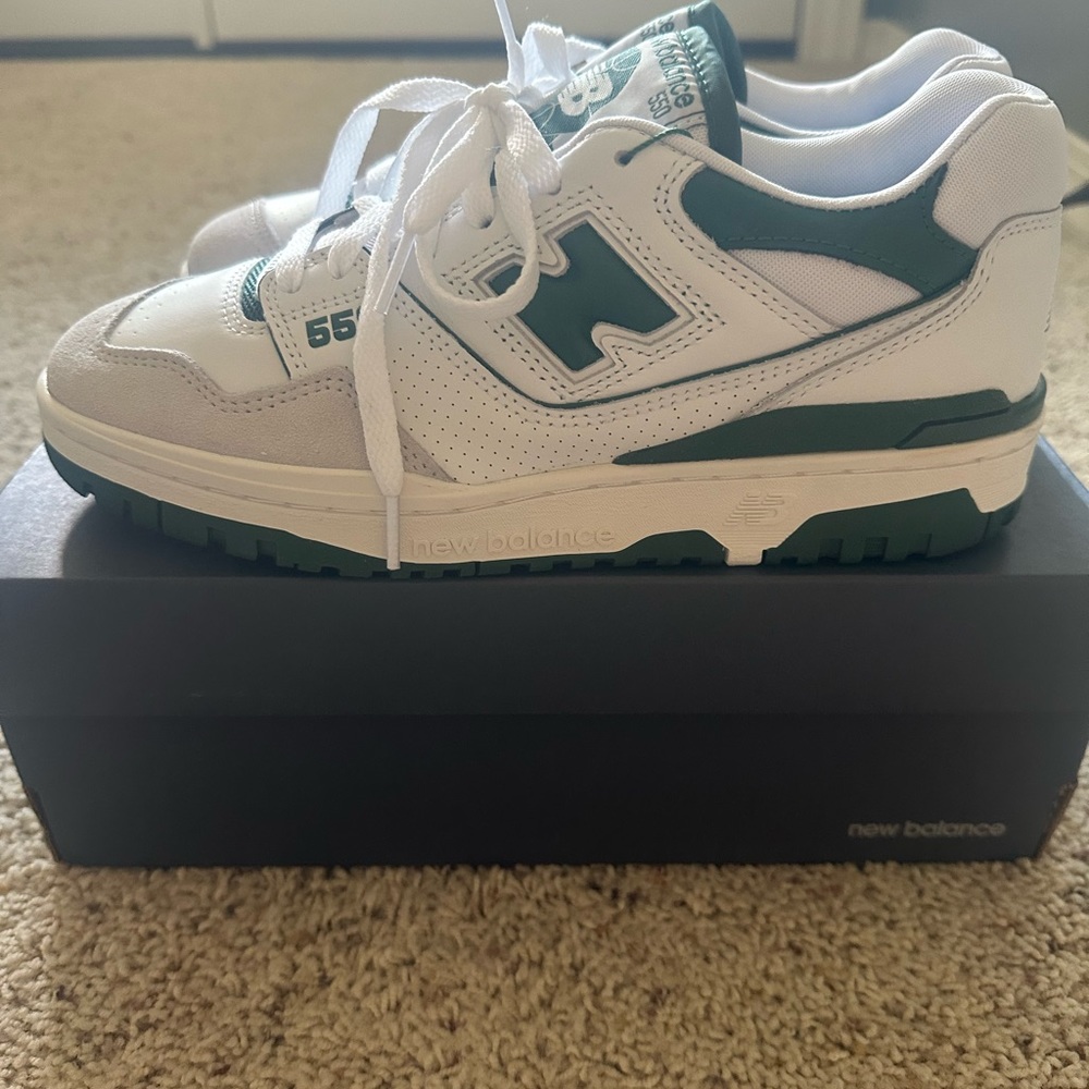 Mens 7.5 New Balance 550 shoes